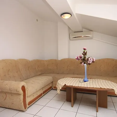 Apartment 6705c